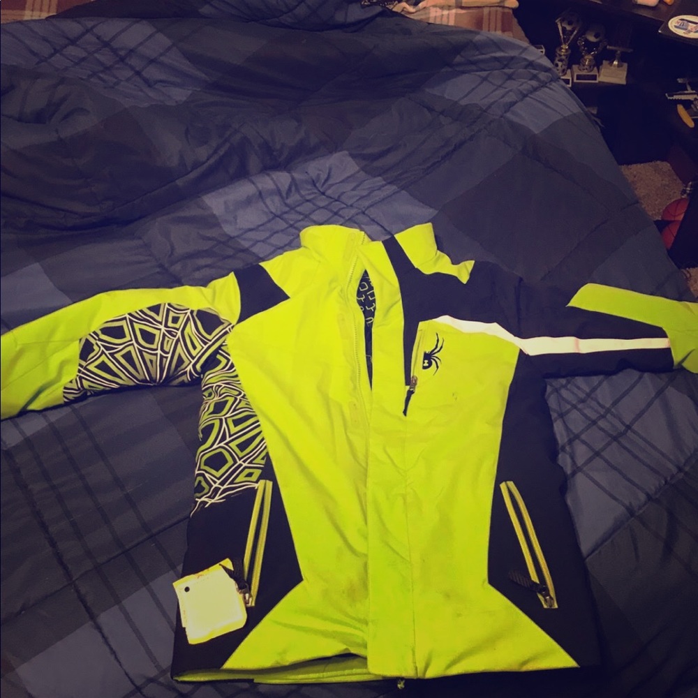 Youth size 16  Spyder ski coat